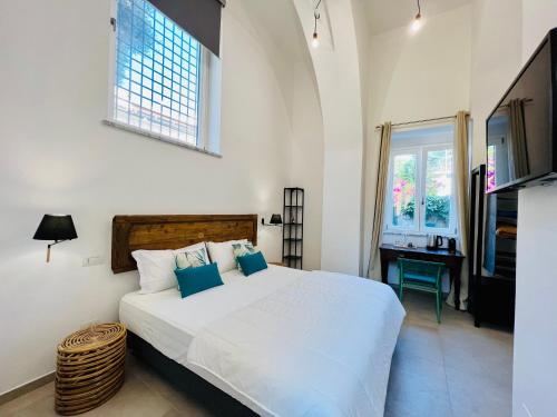 Palazzo Bougainvillea By Ritardo Aereo — Meta