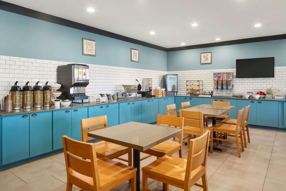 Country Inn and Suites By Radisson Manteno IL - photo 9