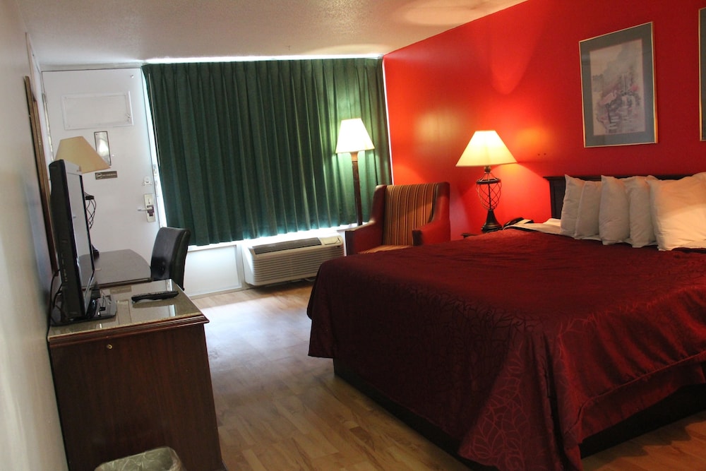 Norfolk Country Inn and Suites - photo 8