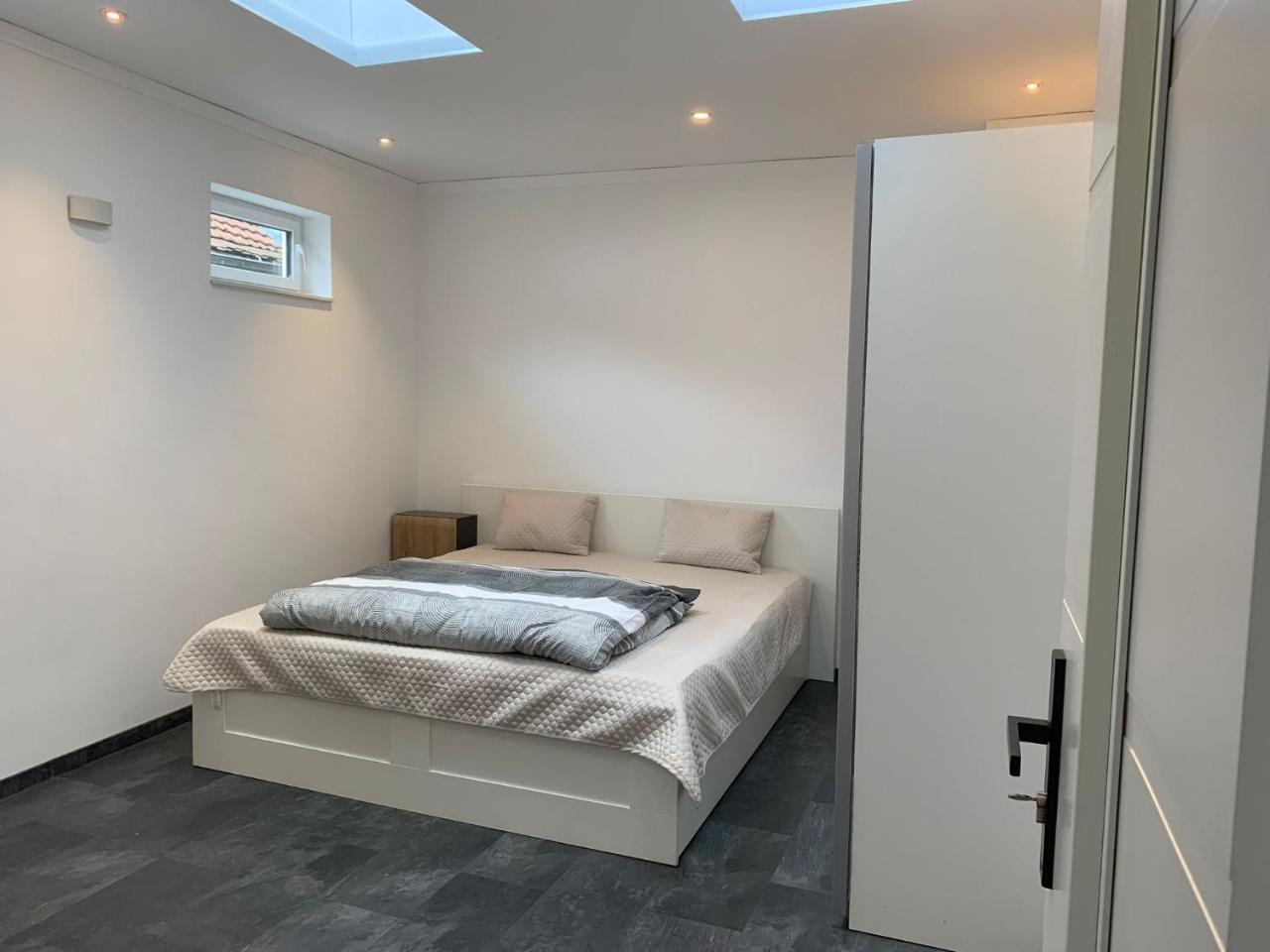 Schlafzimmer Nr1 Heidingsfeld Würzburg in Wuerzburg, Germany