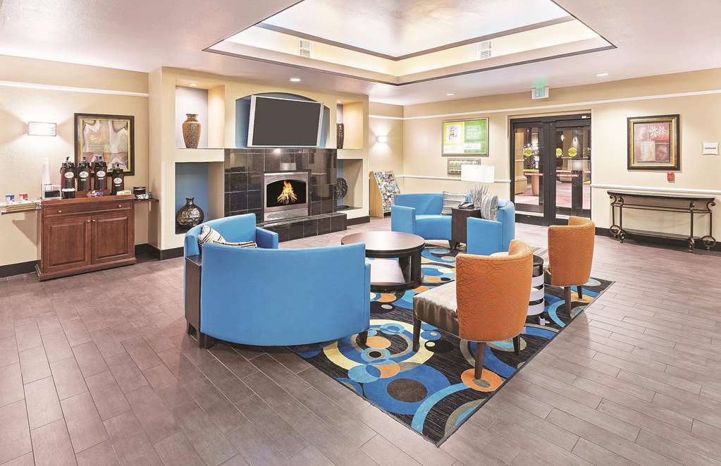 La Quinta Inn & Suites by Wyndham Houston Hobby Airport - photo 8