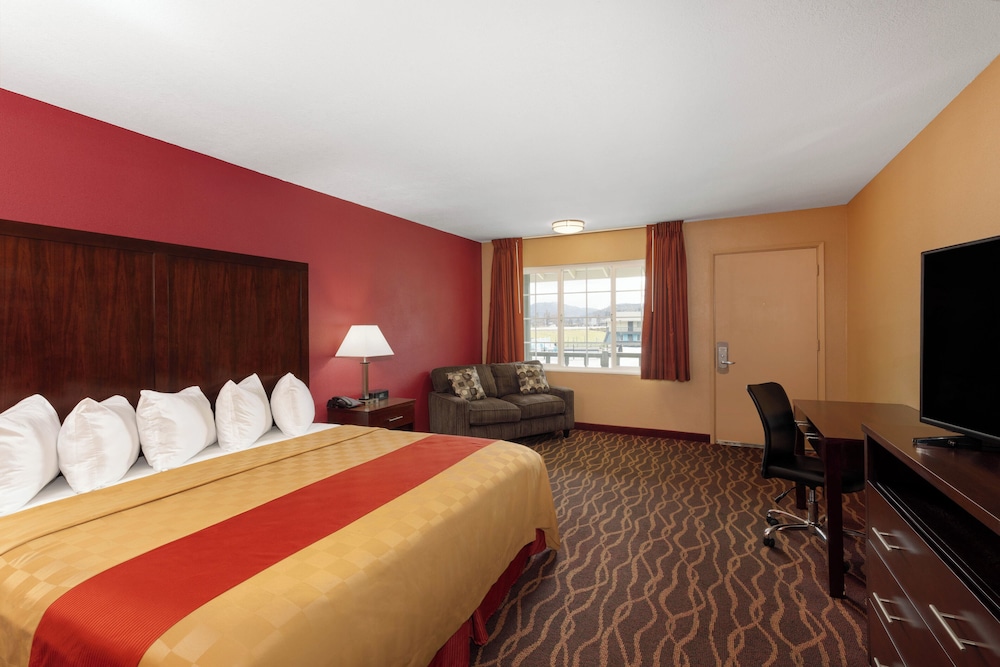 Rosewood Inn and Suites - photo 8