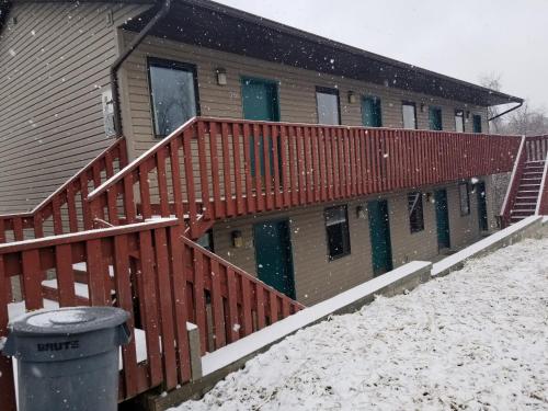 Perry O Inn & Suites - photo 26
