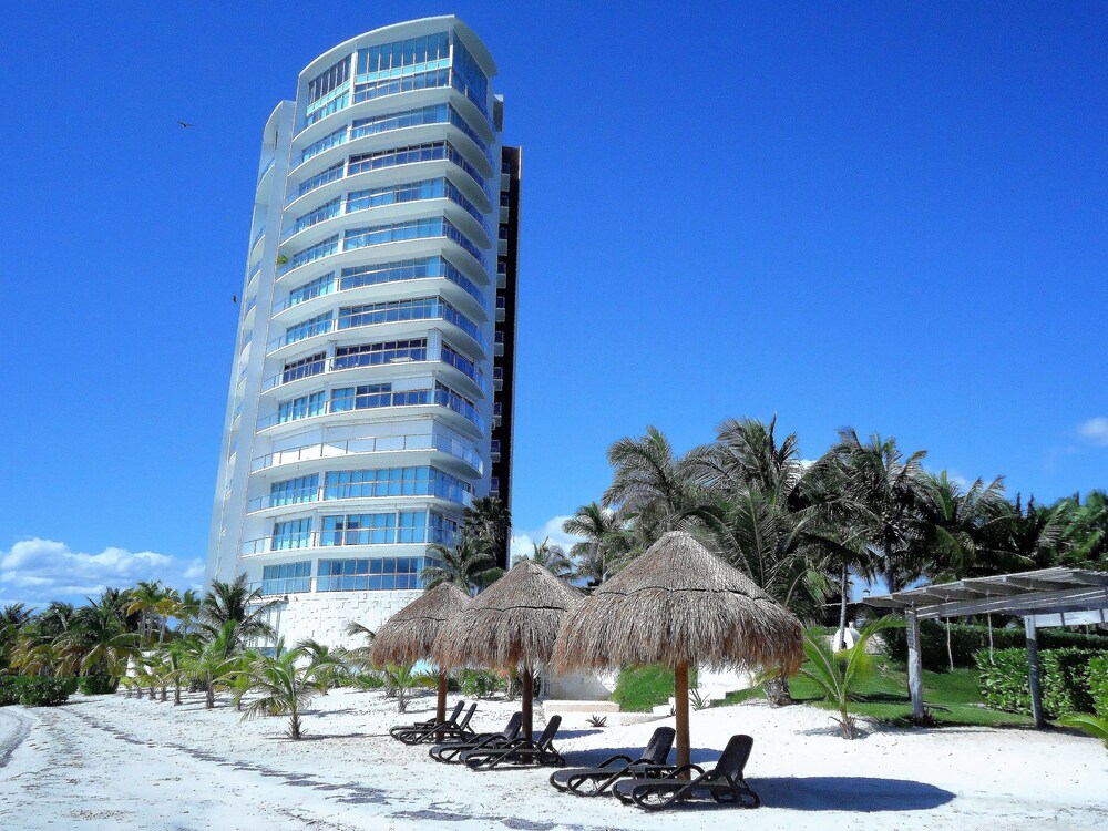 Tu Mirada Al Mar Beachfront Tower & Spa