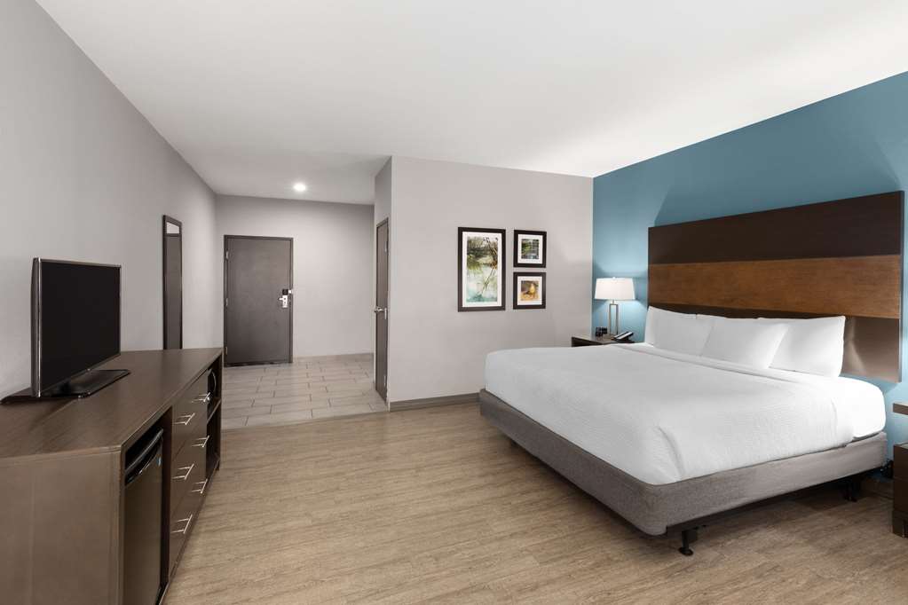 La Quinta Inn & Suites by Wyndham Cullman - photo 34