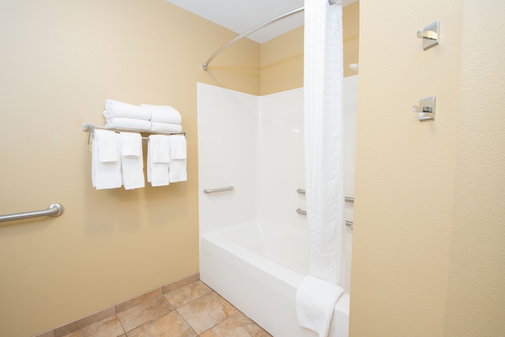 Candlewood Suites Minot by IHG - photo 26