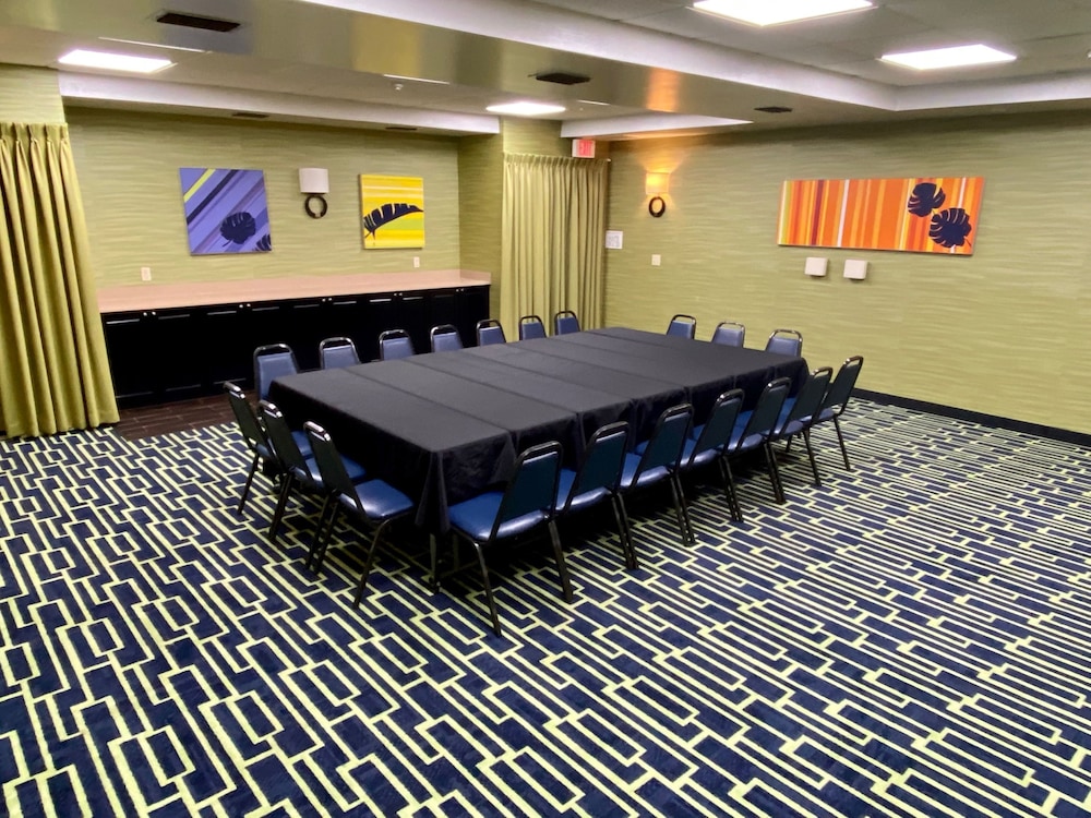 Holiday Inn Express Suites Plant City by IHG - photo 50