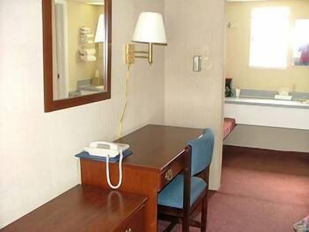 Tecumseh Inn Motel - photo 8