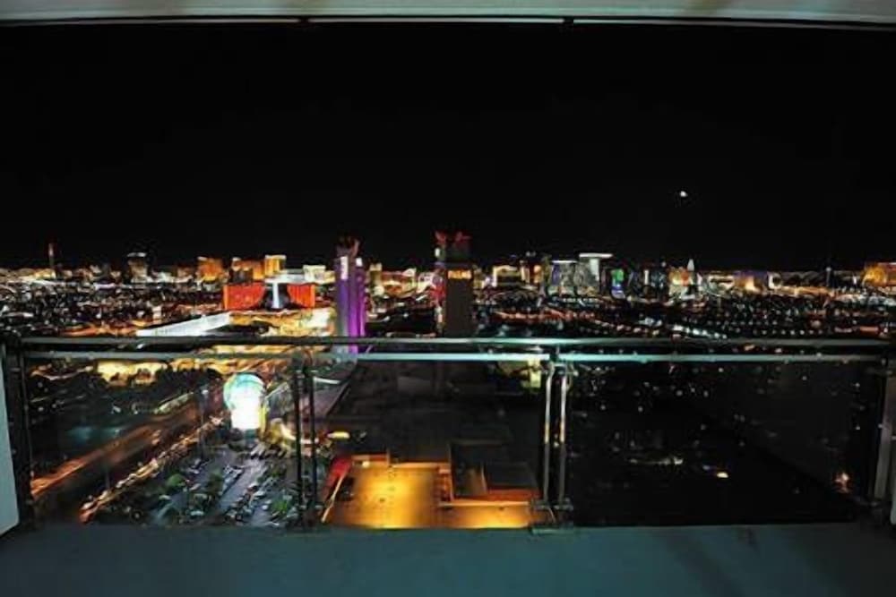 Luxury Suites at the Palms - photo 33
