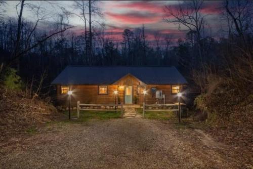 High Johnny's Hideout Secluded w Private Hot Tub — 4-Star Luxury Hotel in Sevierville, United States