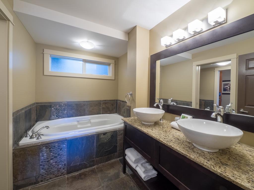 Creekside Suites @ Pacific Shores in Parksville, Canada