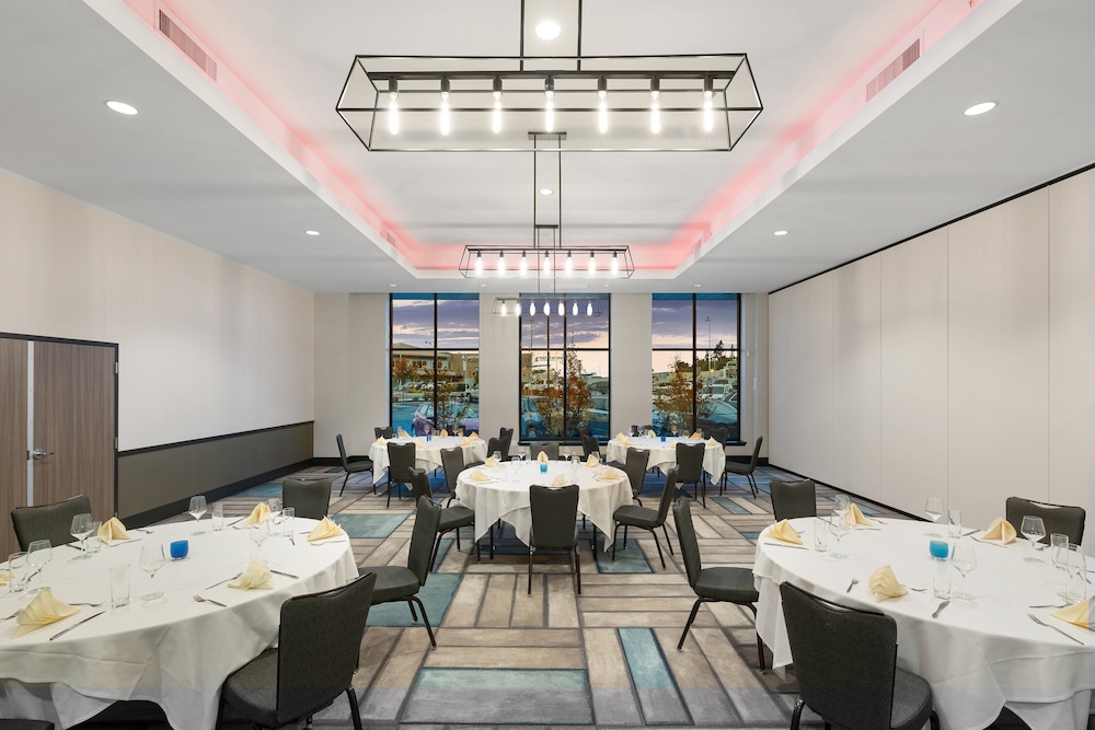 Hotel Indigo Everett Waterfront Place by IHG - photo 40