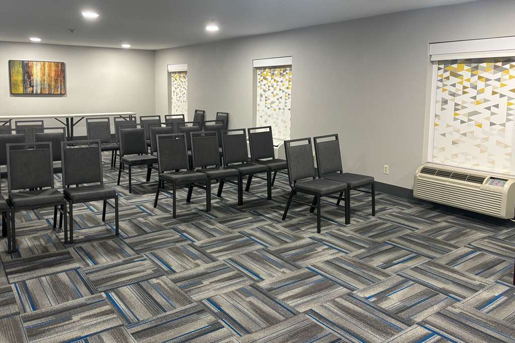 Quality Inn & Suites at Airport Blvd I 65 - photo 28