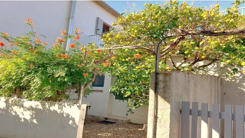 Studio a 400 m plage et piscine - last minute hotel in Unknown City
