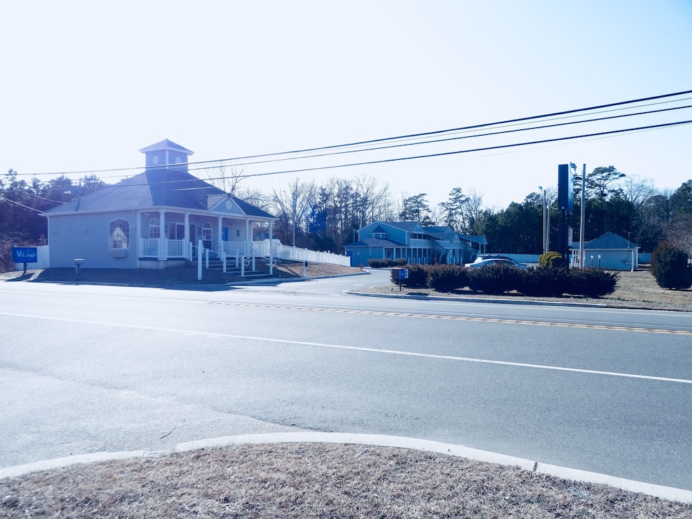 Village Inn and Suites - photo 39