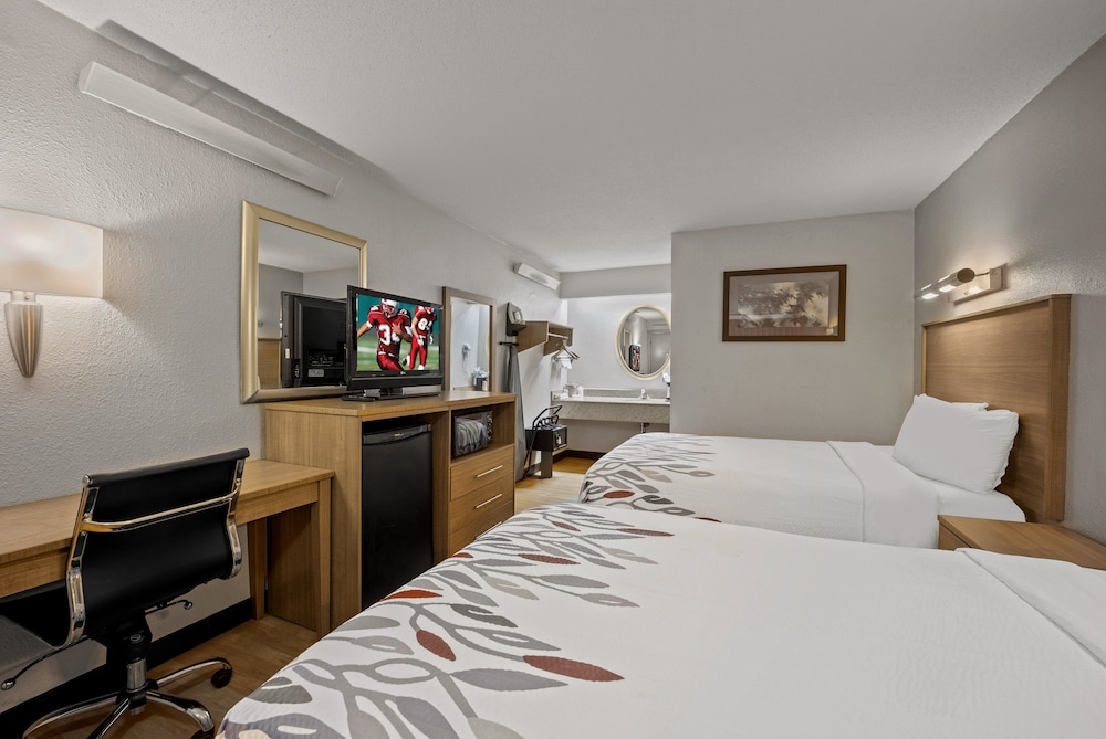 Red Roof Inn Greensboro Airport - photo 7