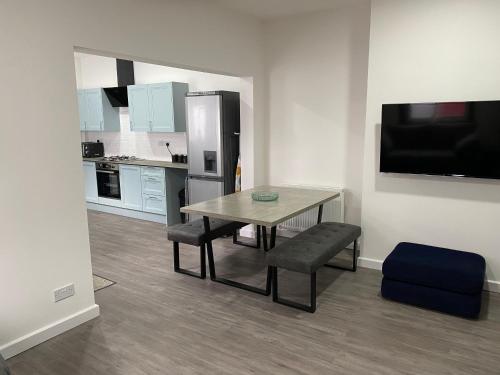Apex Living Ne Carnegie House 4 Bed House Free Parking Free Wifi — 4-Star Luxury Hotel in Ryhope, United Kingdom