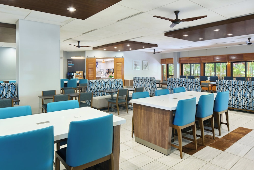 Holiday Inn Express Waikiki by IHG - photo 58