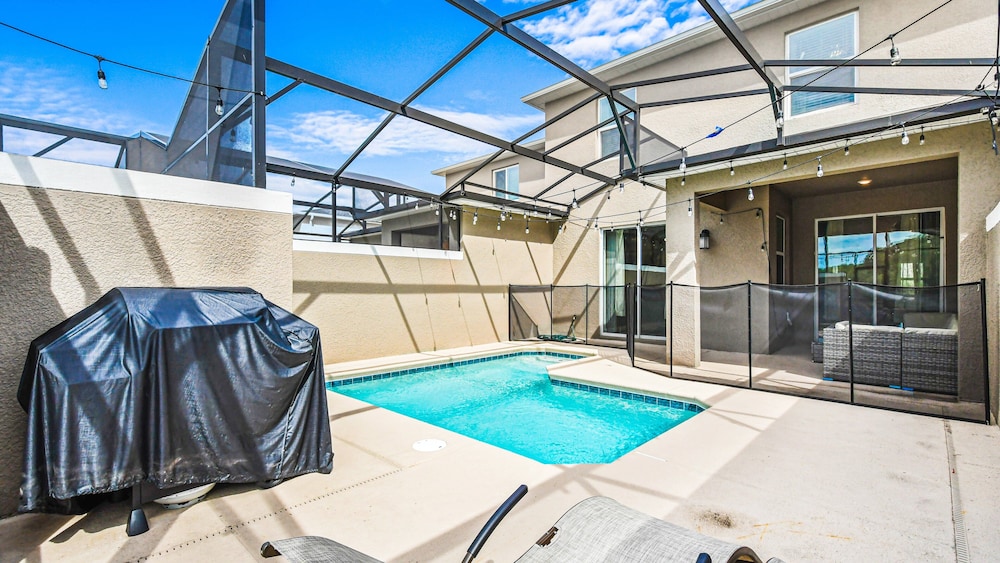 4BR Tropical Storey Lake Townhome Private Pool - photo 28