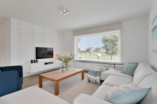 Spacious Bungalow With Garden Near the Beach sea — 4-Star Luxury Hotel in Middelkerke, Belgium
