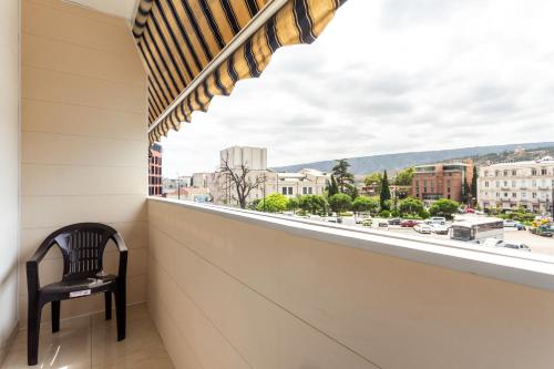 Prime location Apartment with Three Bedroom