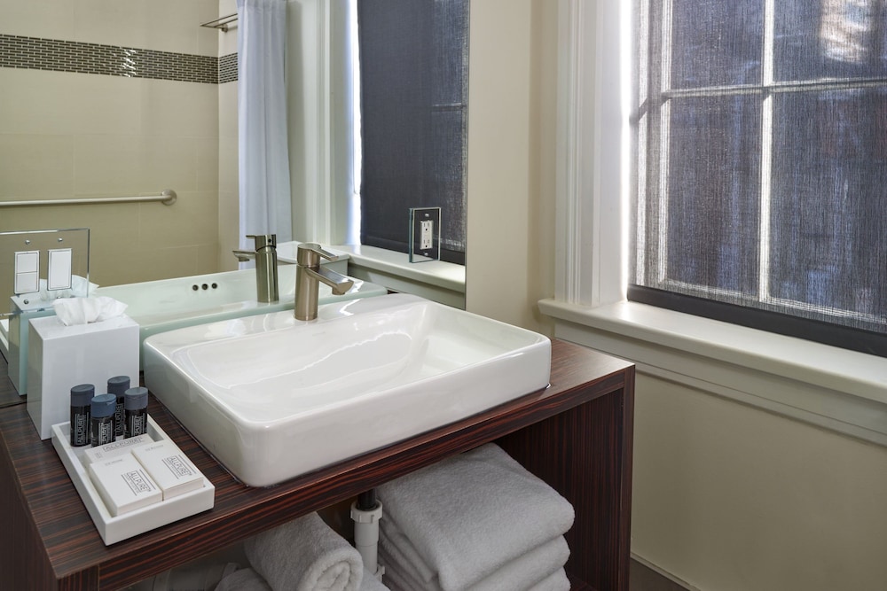 The Tremont House Galveston a Tribute Portfolio Hotel - photo 54