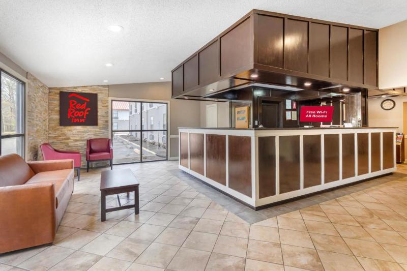 Red Roof Inn and Suites Newport News - photo 4