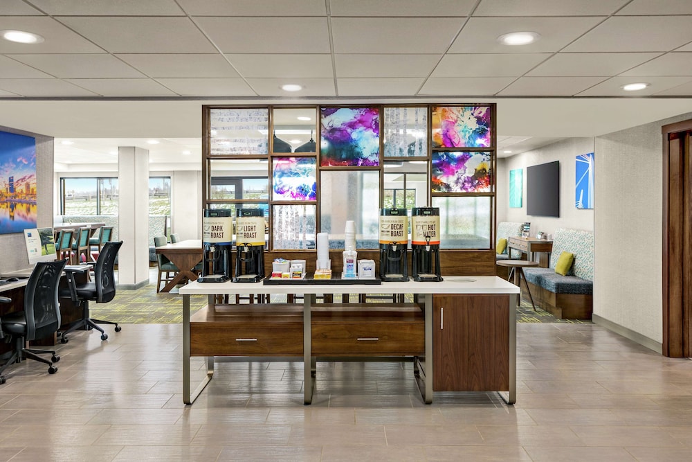 Hampton Inn Milwaukee Brookfield - photo 7