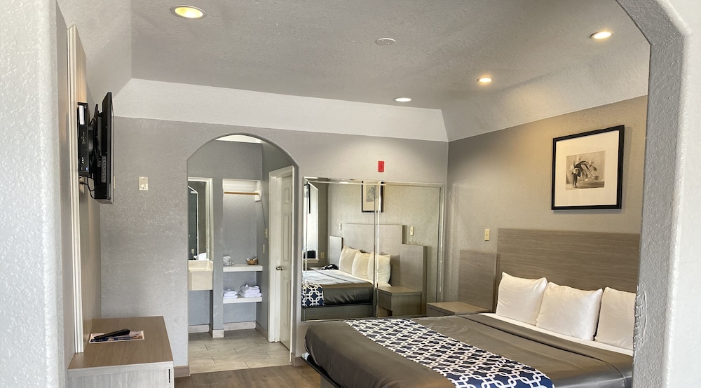 Island Suites - photo 17