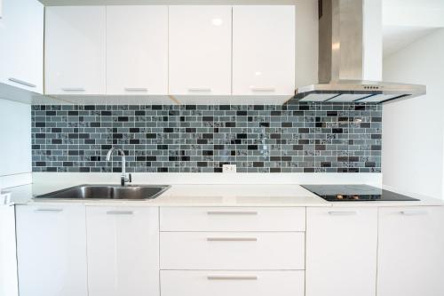 Prime 11 High Floor Over Pool 2 Br 2 Balcony