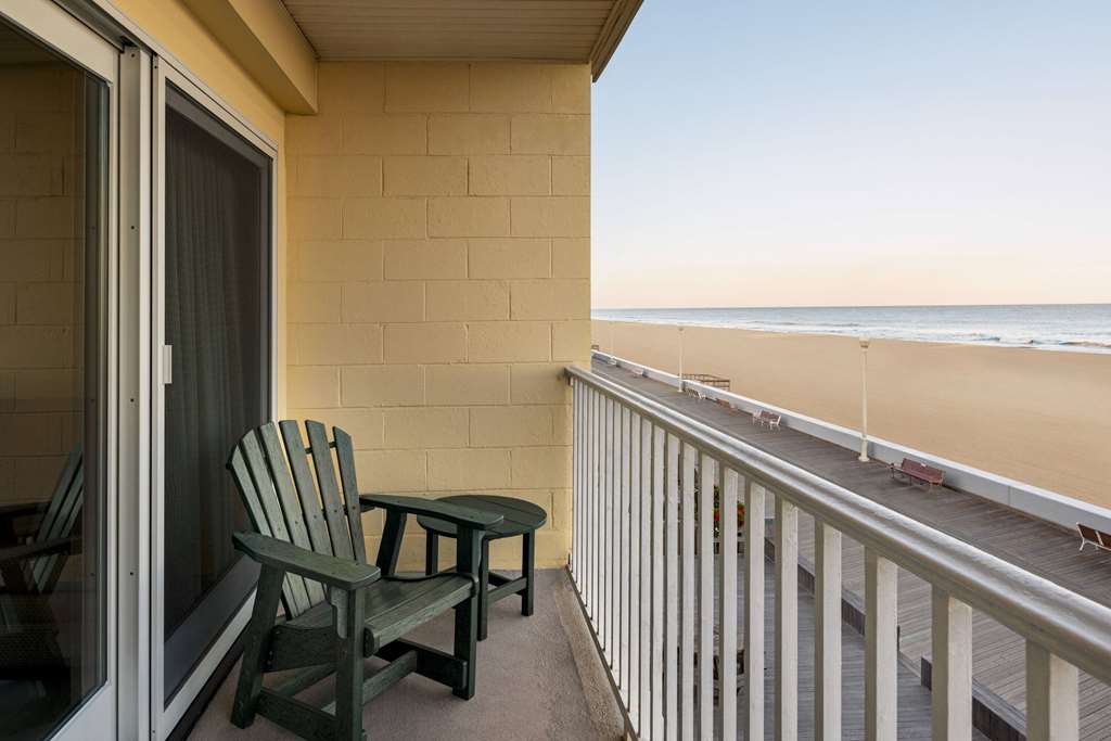 Howard Johnson by Wyndham Ocean City Oceanfront - photo 17