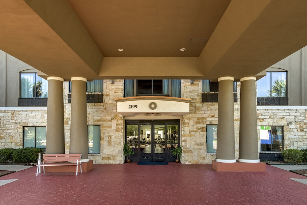 Holiday Inn Express Suites Beeville by IHG - photo 47