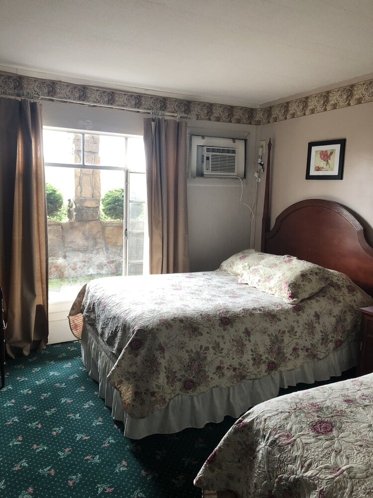Gold Eagle Inn - photo 34