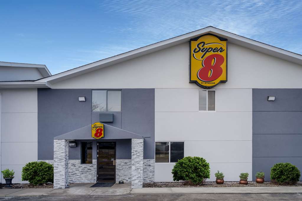 Super 8 by Wyndham Merrillville - photo 3
