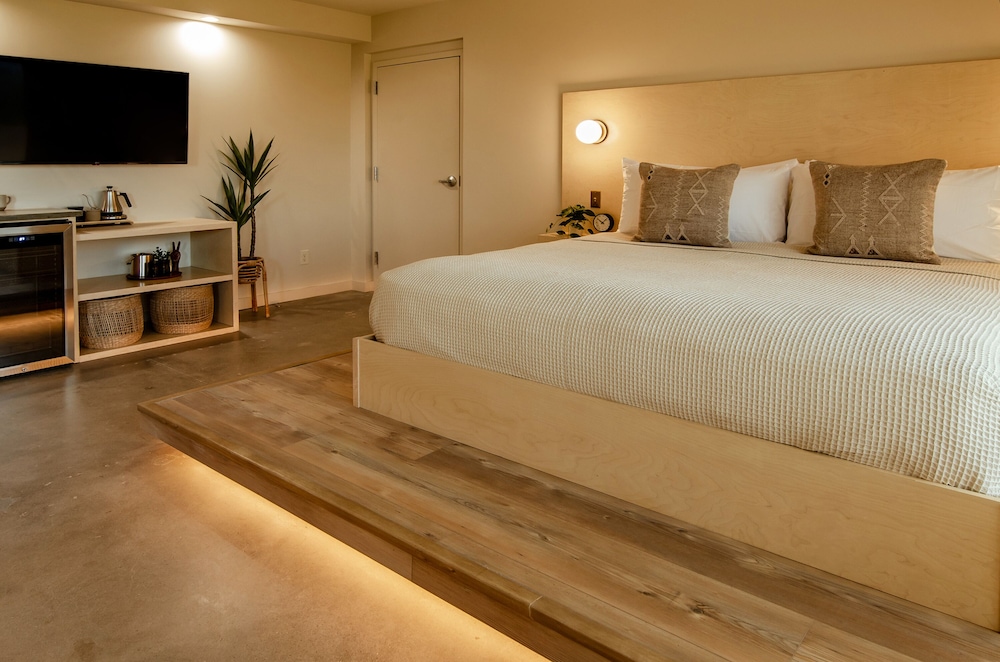 Brut Hotel - photo 11