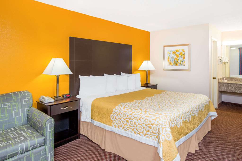 Days Inn by Wyndham Calvert City Paducah East - photo 8