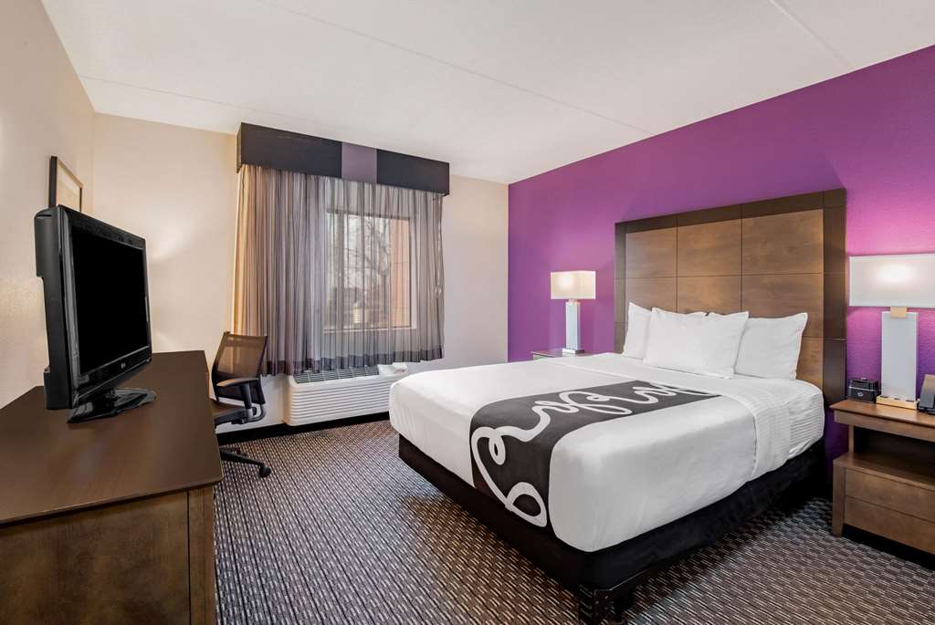 La Quinta Inn & Suites by Wyndham Baltimore BWI Airport - photo 61