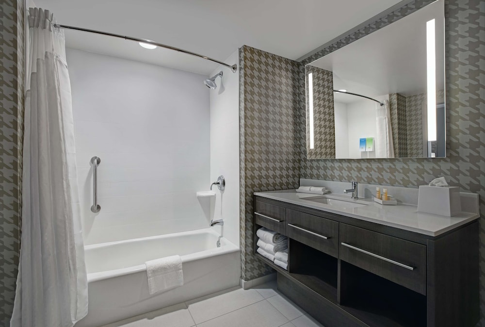 Home2 Suites by Hilton Milwaukee Downtown - photo 27
