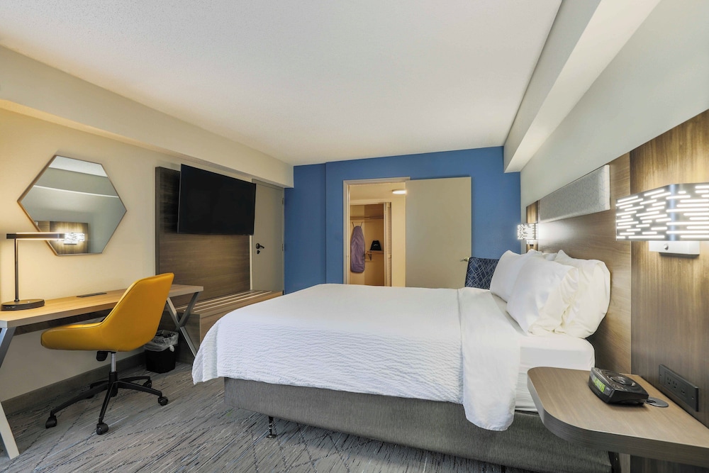 Holiday Inn Express Burlington by IHG - photo 20