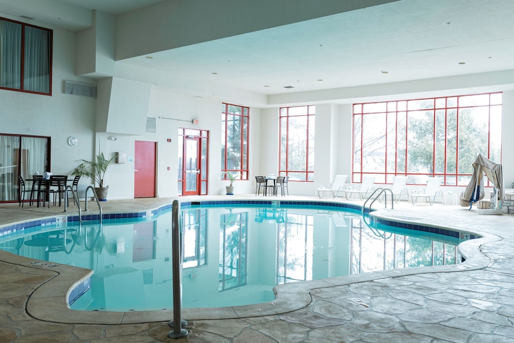 Holiday Inn Express Hotel & Suites Olathe North by IHG - photo 41
