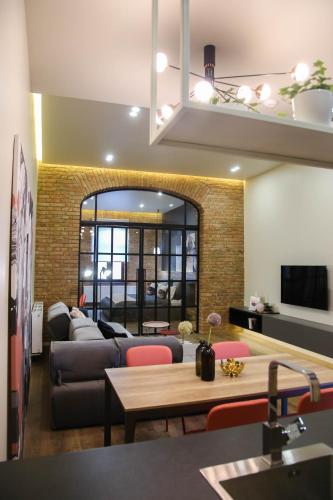 Apart Hotel на Трояндовой - carbon neutral hotel in Chernivtsi
