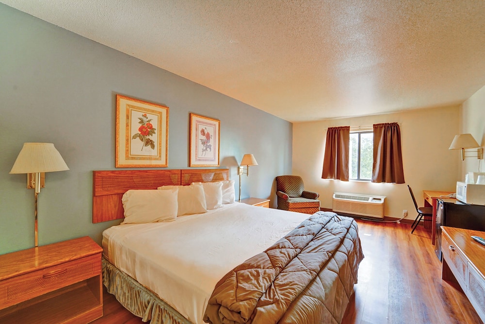 Capital O Amerihost Inn and Suites Fulton Hwy 54 MO - photo 6