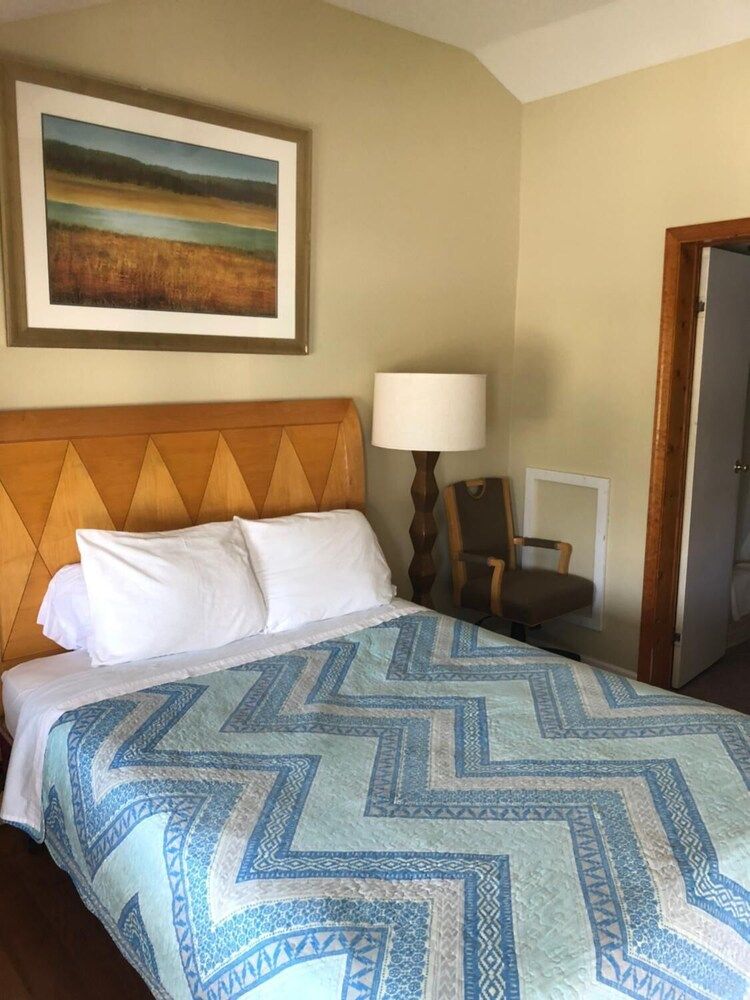 Avon Motel - photo 17