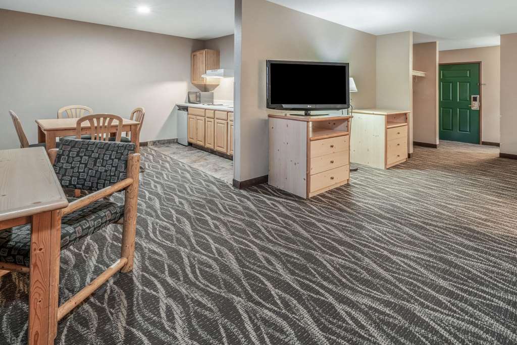 La Quinta Inn & Suites by Wyndham Belgrade Bozeman Airport - photo 7