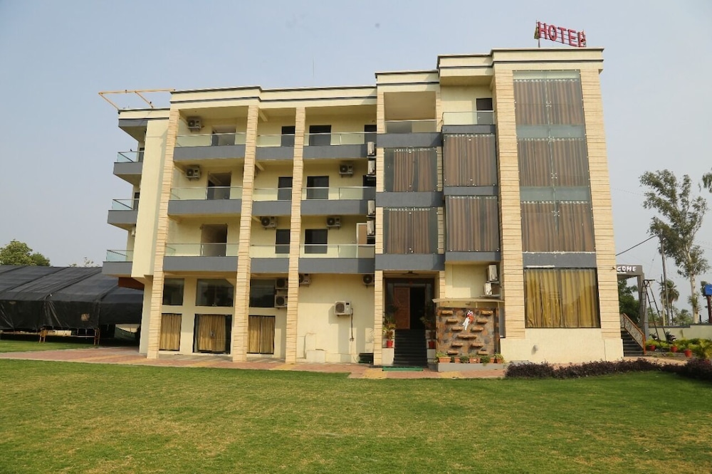 Hotel Shrestha Paradise — hotel in Neemuch