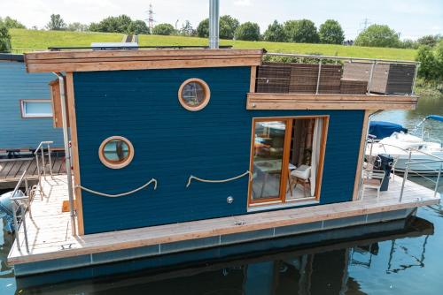 Tiny Hausboot Irene Mit Kamin Und Dachterrassenlounge - last minute hotel in Hamburg