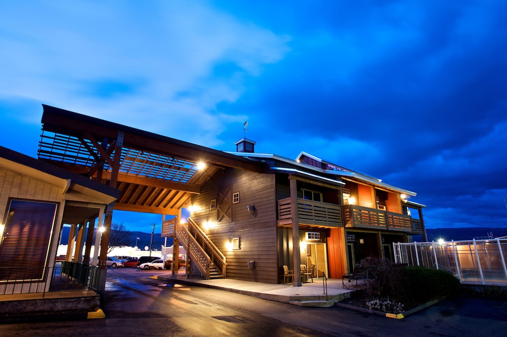 Cousins Country Inn - photo 97