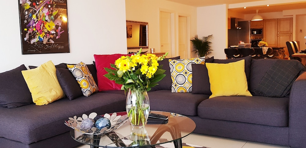 Citycentre Lake View Apartment — 5-Star Luxury Hotel in Montreux, Switzerland
