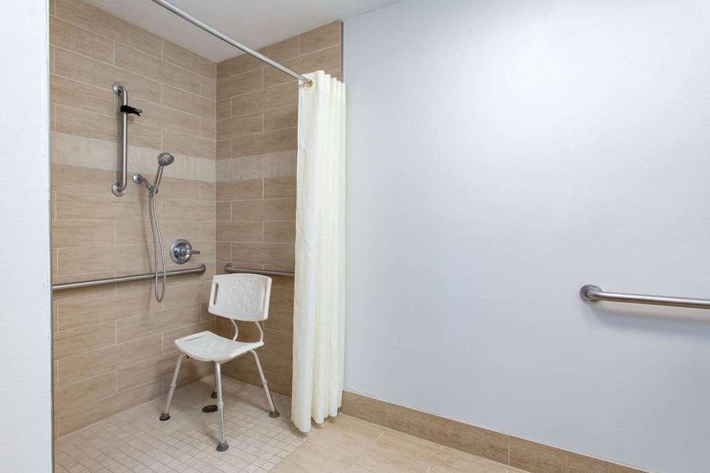 Baymont by Wyndham Midway Tallahassee - photo 15