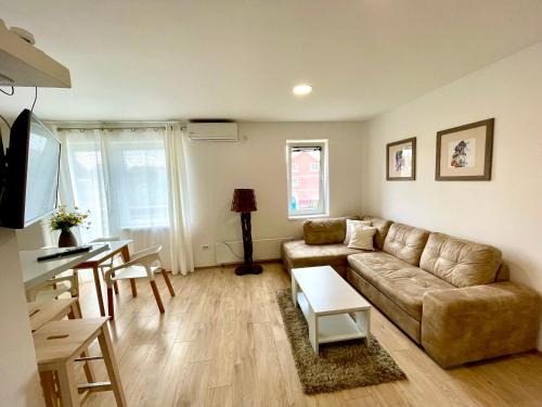 Cozy apartments in Belgrade Čukarica Železnik free parking and WiFi — 4-Star Luxury Hotel in Belgrade, Serbia